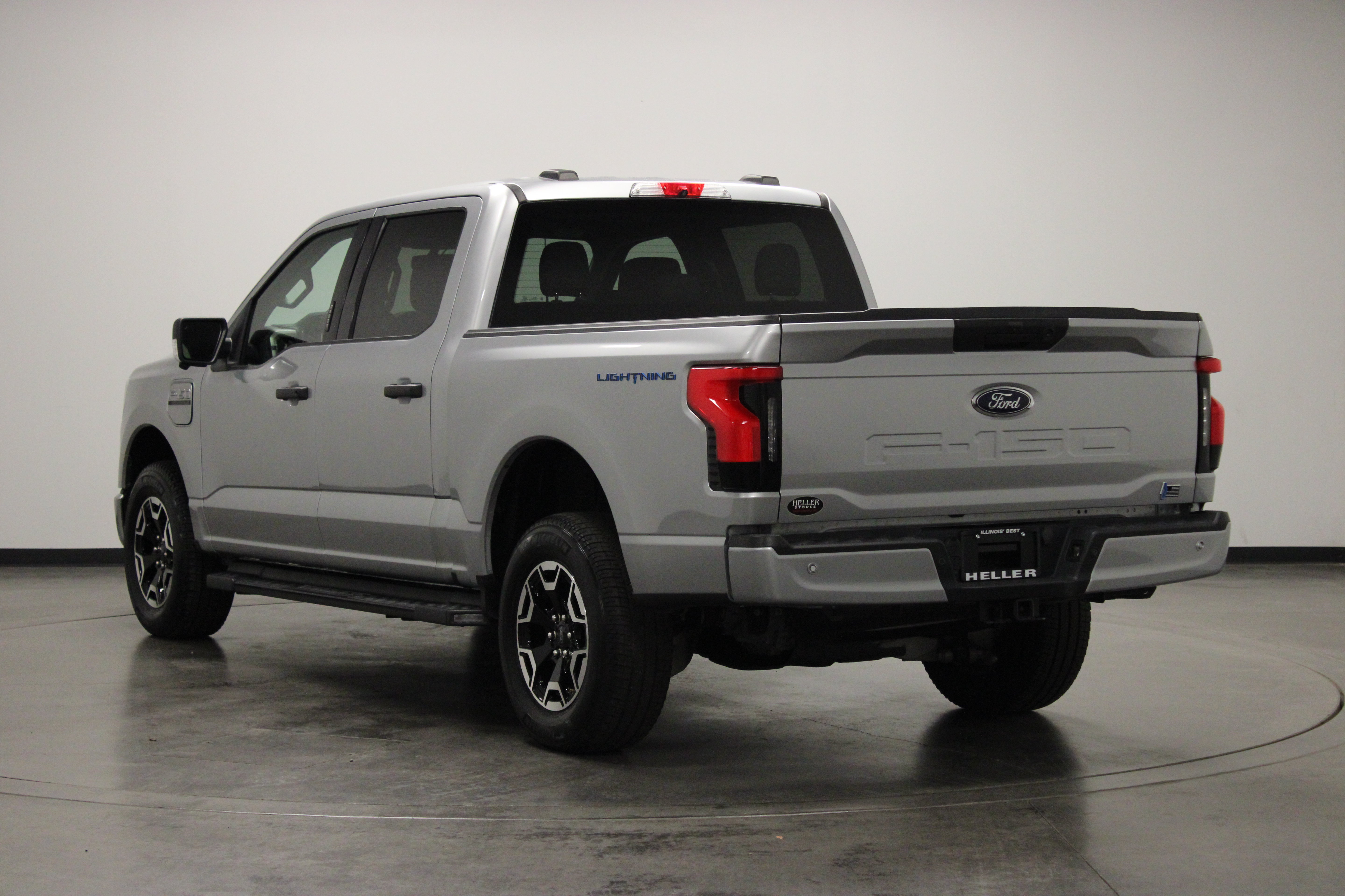 Used 2022 Ford F150 Lightning XLT AWD/4WD image 6