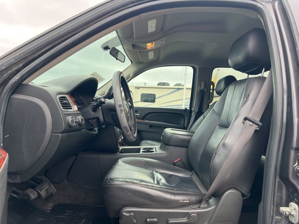 Used 2011 Chevrolet Suburban LT image 11