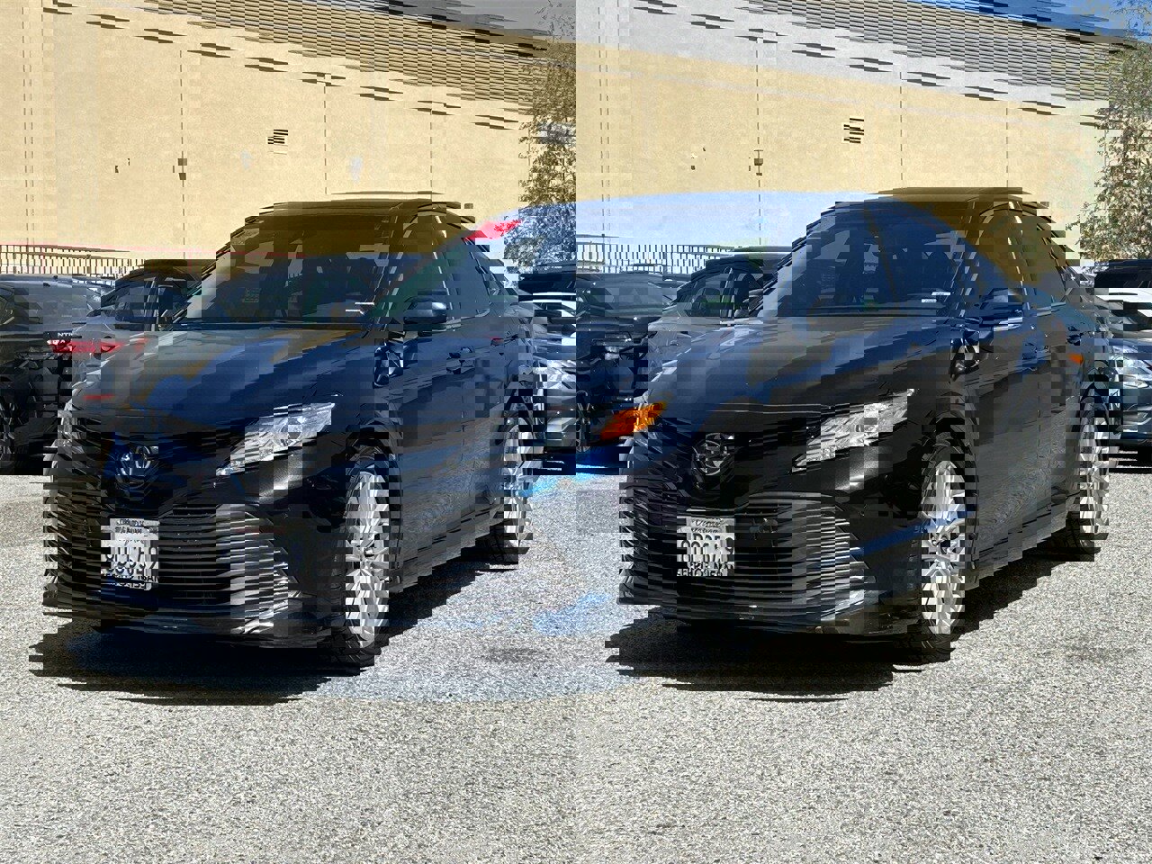 Used 2018 Toyota Camry XLE image 2