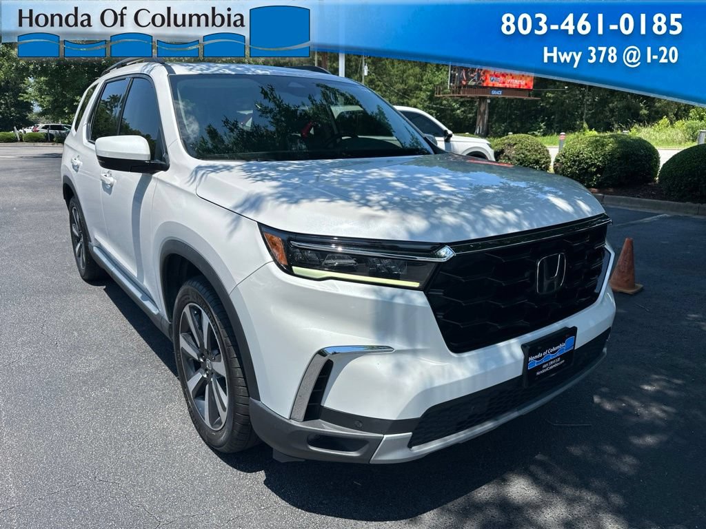 Certified 2025 Honda Pilot Touring image 1