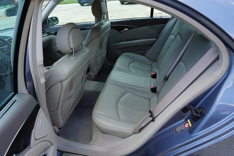 Used 2004 Mercedes-Benz E 500 4MATIC Sedan image 22