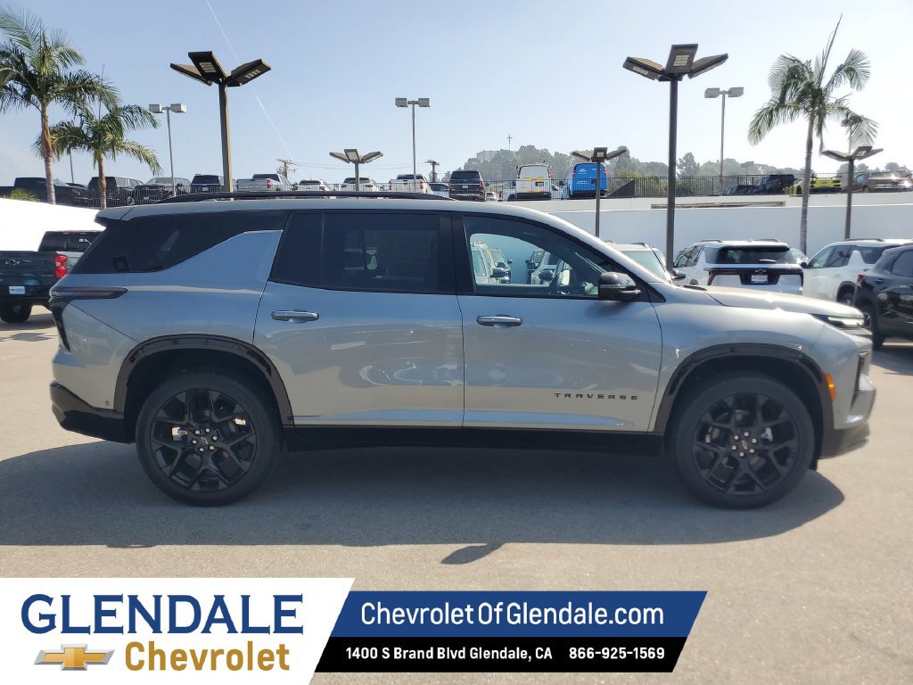 New 2026 Chevrolet Traverse RS w/ LPO, Floor Liner Package FWD image 3