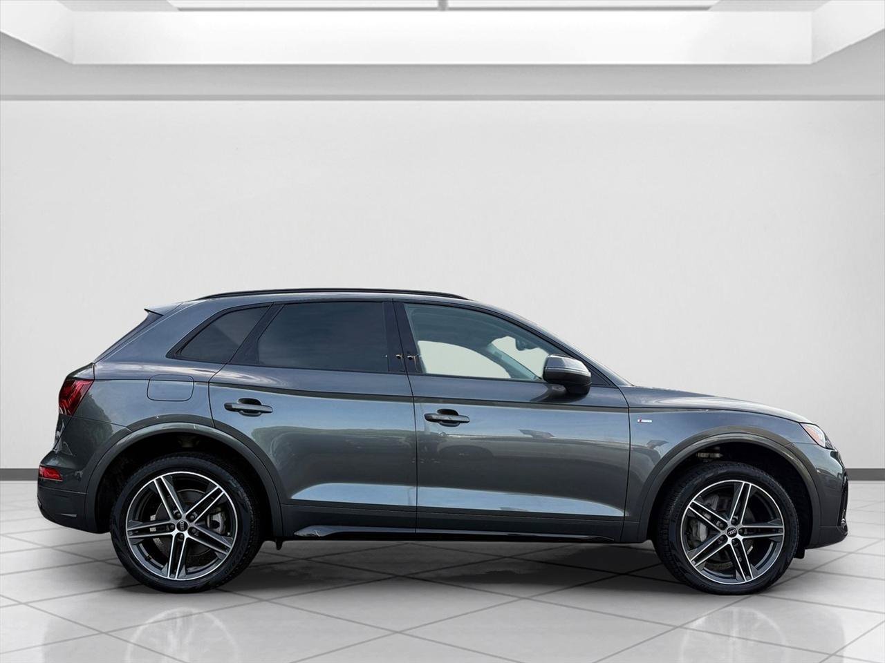 Used 2022 Audi Q5 e Premium Plus w/ Premium Plus Package AWD/4WD image 6