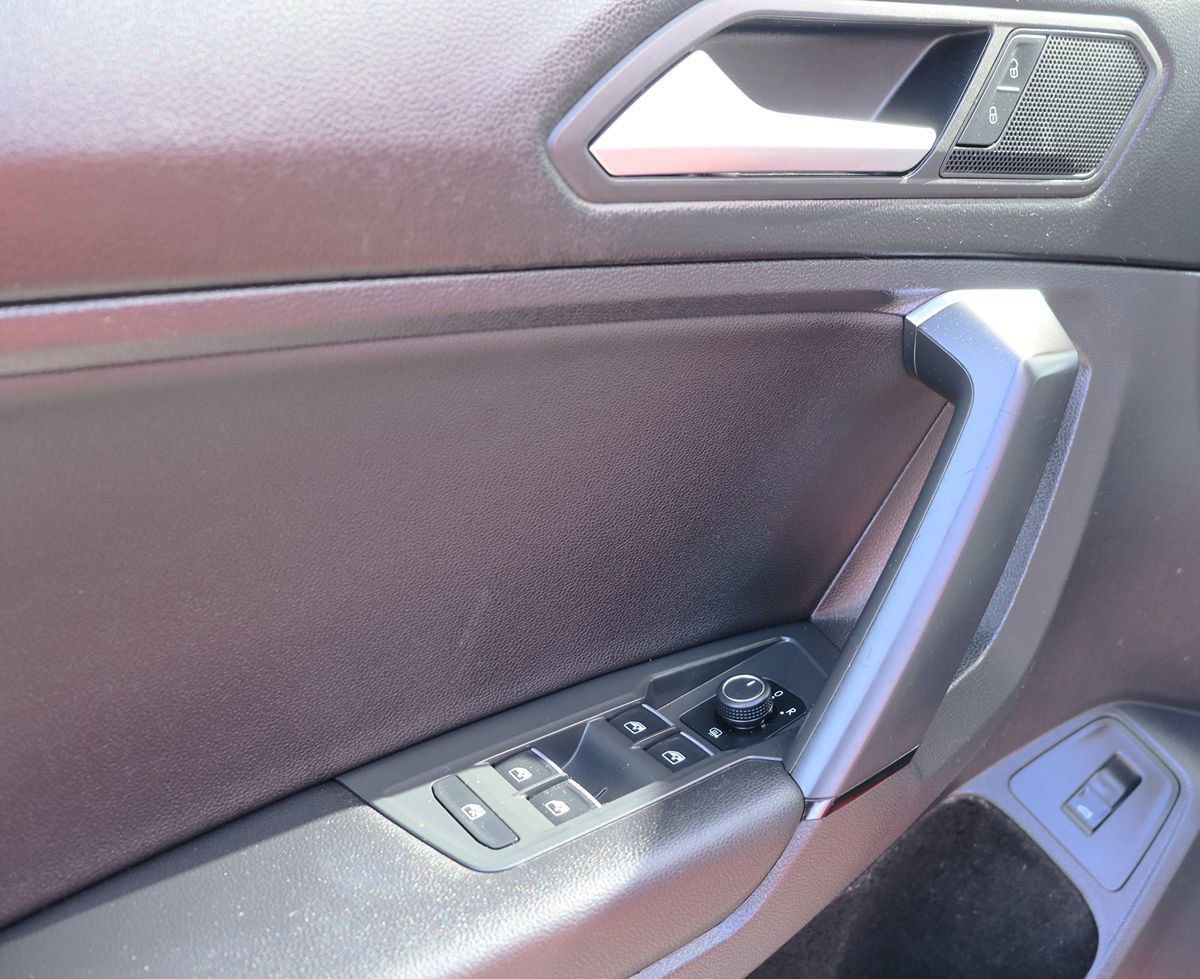 Used 2019 Volkswagen Tiguan SEL AWD/4WD image 38