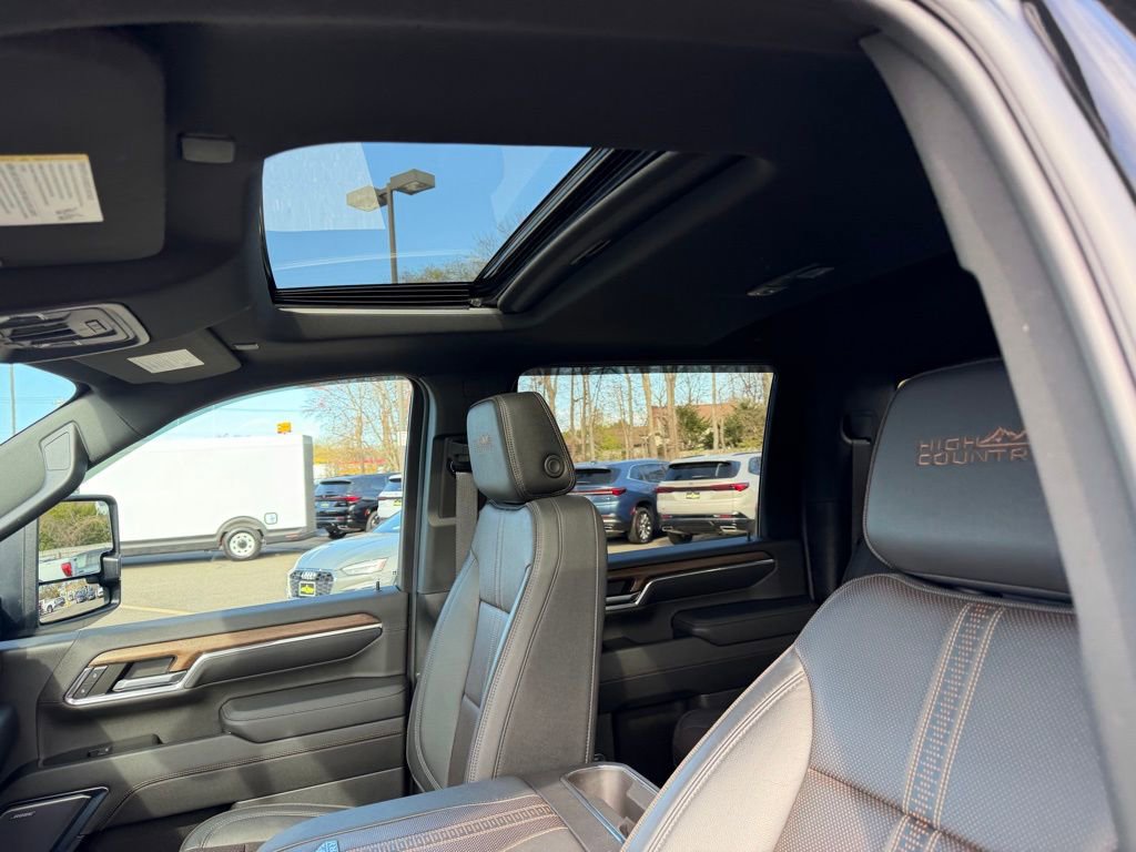Used 2024 Chevrolet Silverado 2500 High Country w/ Technology Package AWD/4WD image 15