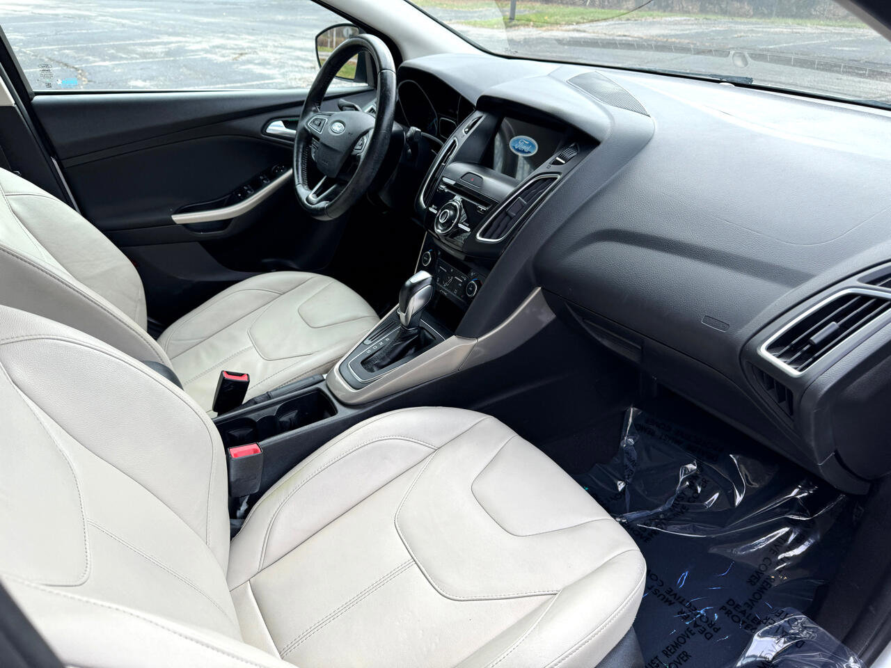 Used 2016 Ford Focus Titanium w/ Titanium Technology Package FWD image 31