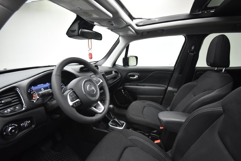 Used 2023 Jeep Renegade Altitude w/ Sun/Sound Group AWD/4WD image 7