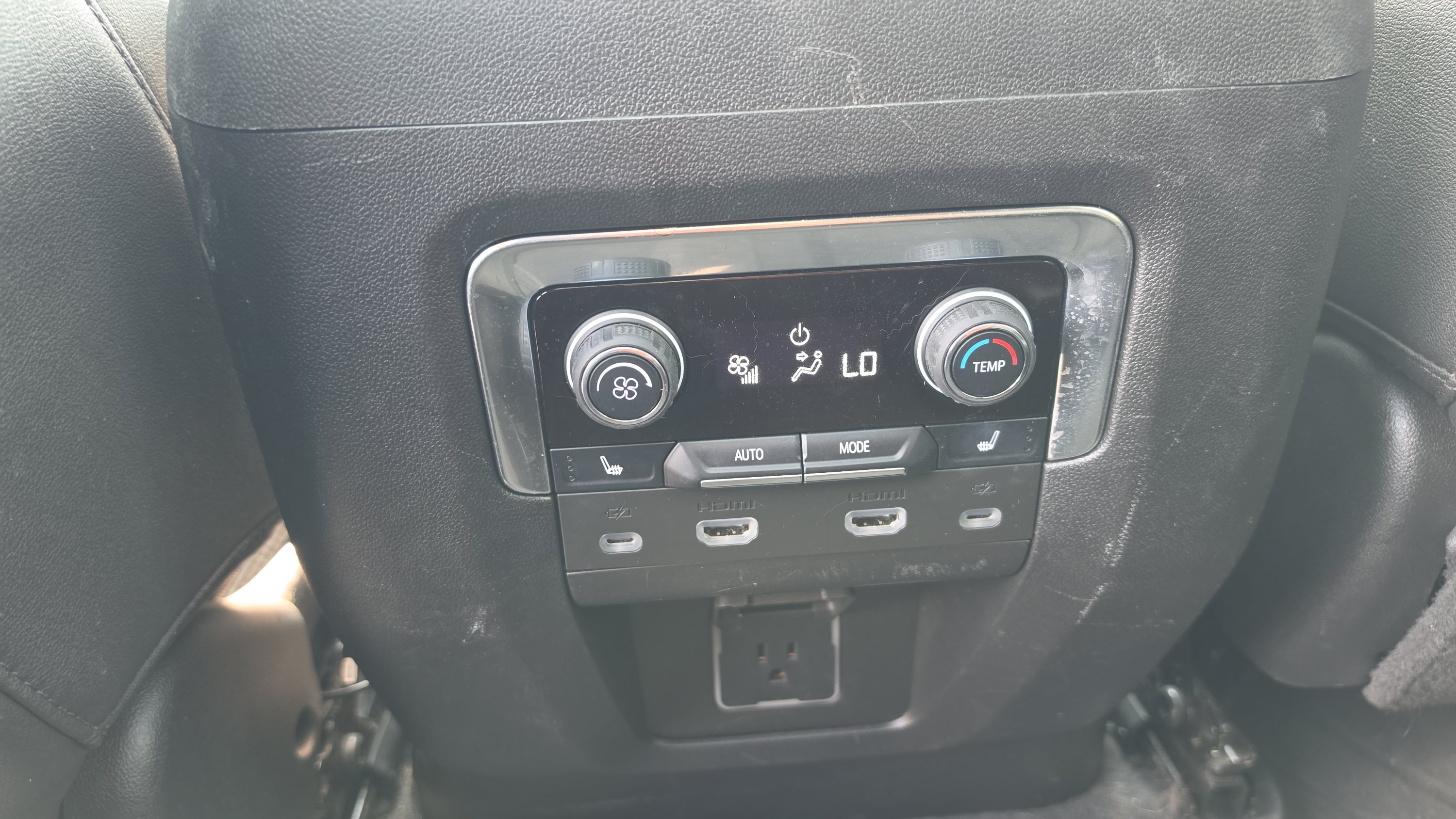Used 2023 Chevrolet Tahoe High Country AWD/4WD image 23