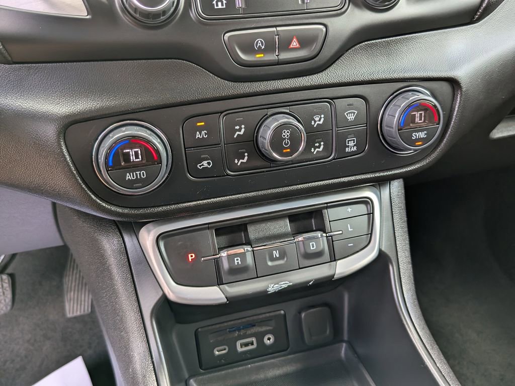 Used 2024 GMC Terrain SLT FWD image 27