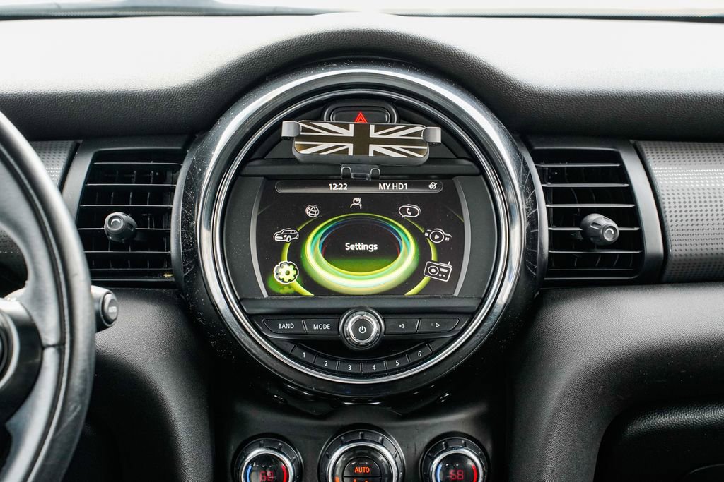 Used 2016 MINI Cooper 4-Door Hardtop image 12