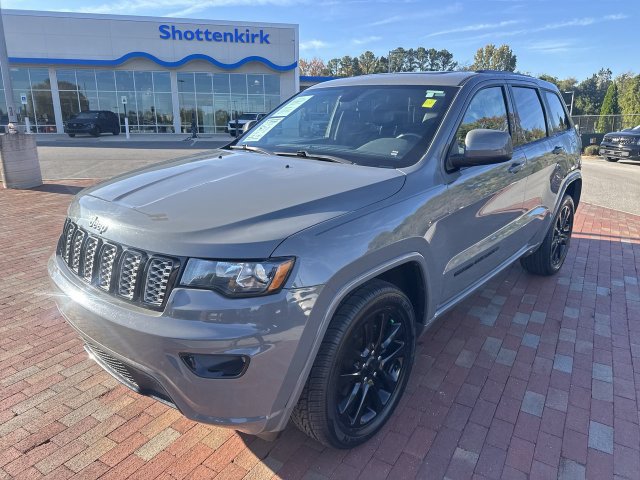 Used 2019 Jeep Grand Cherokee Altitude AWD/4WD image 32