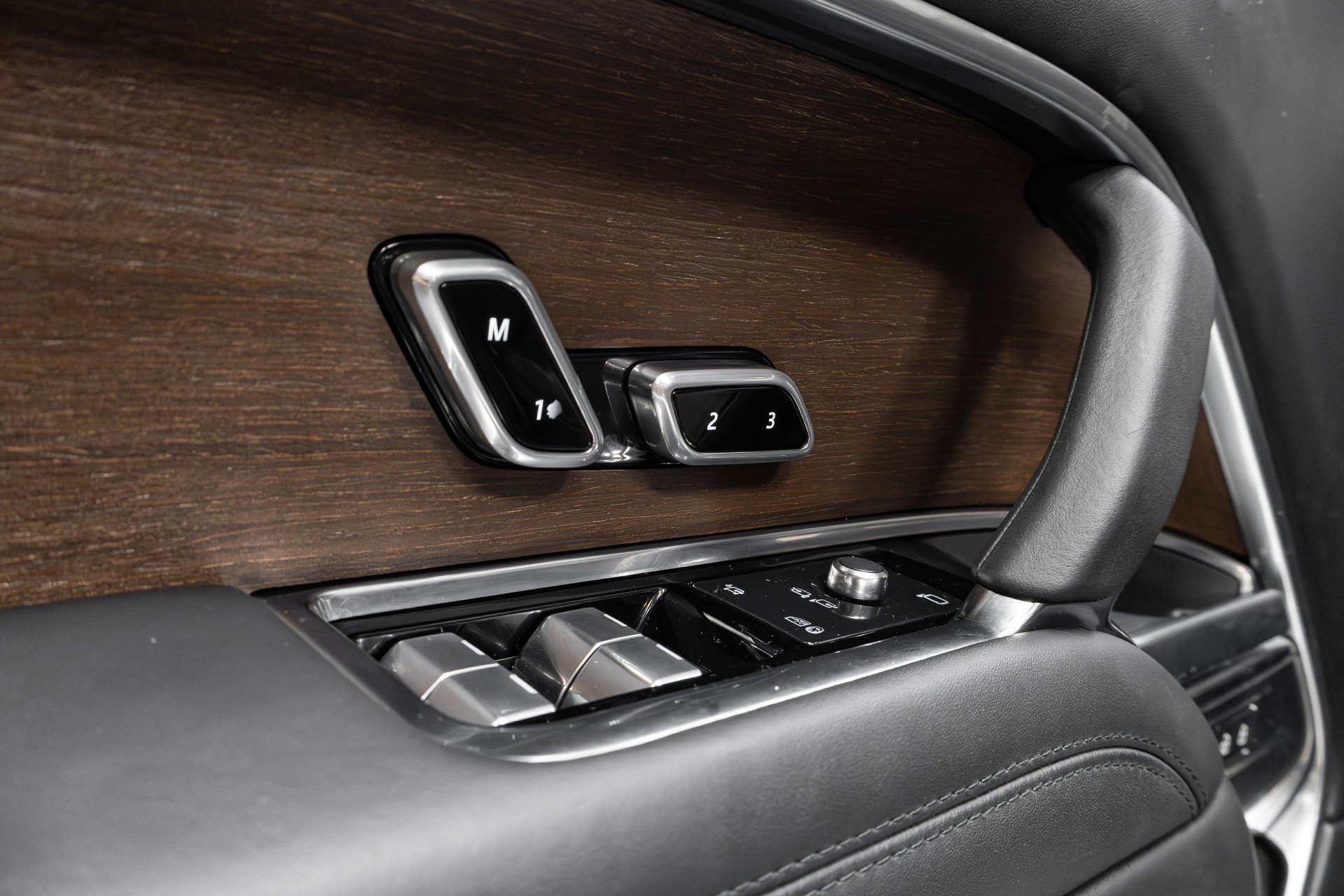 Used 2023 Land Rover Range Rover Long Wheelbase Autobiography image 37