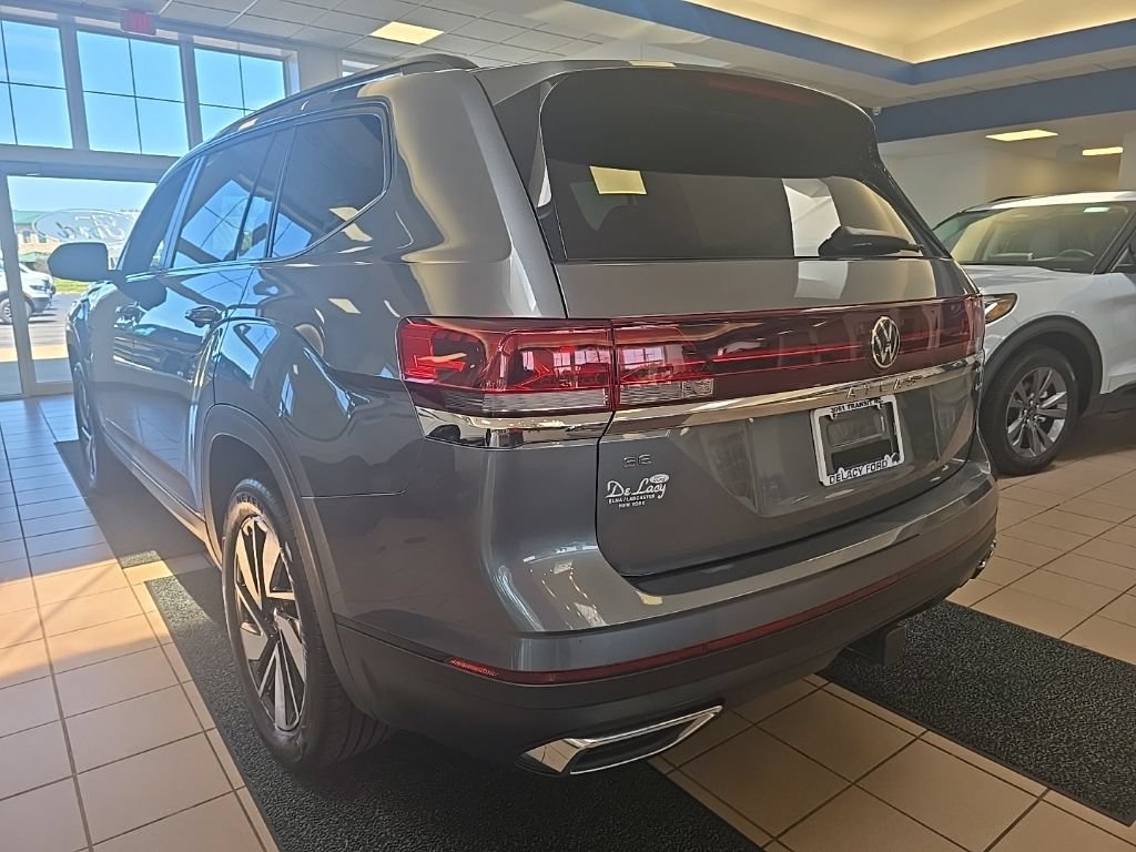 Used 2024 Volkswagen Atlas SE AWD/4WD image 4