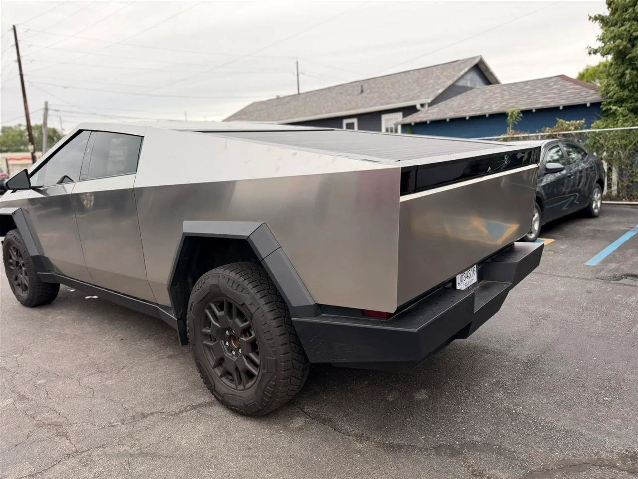 Used 2024 Tesla Cybertruck AWD Crew Cab image 14