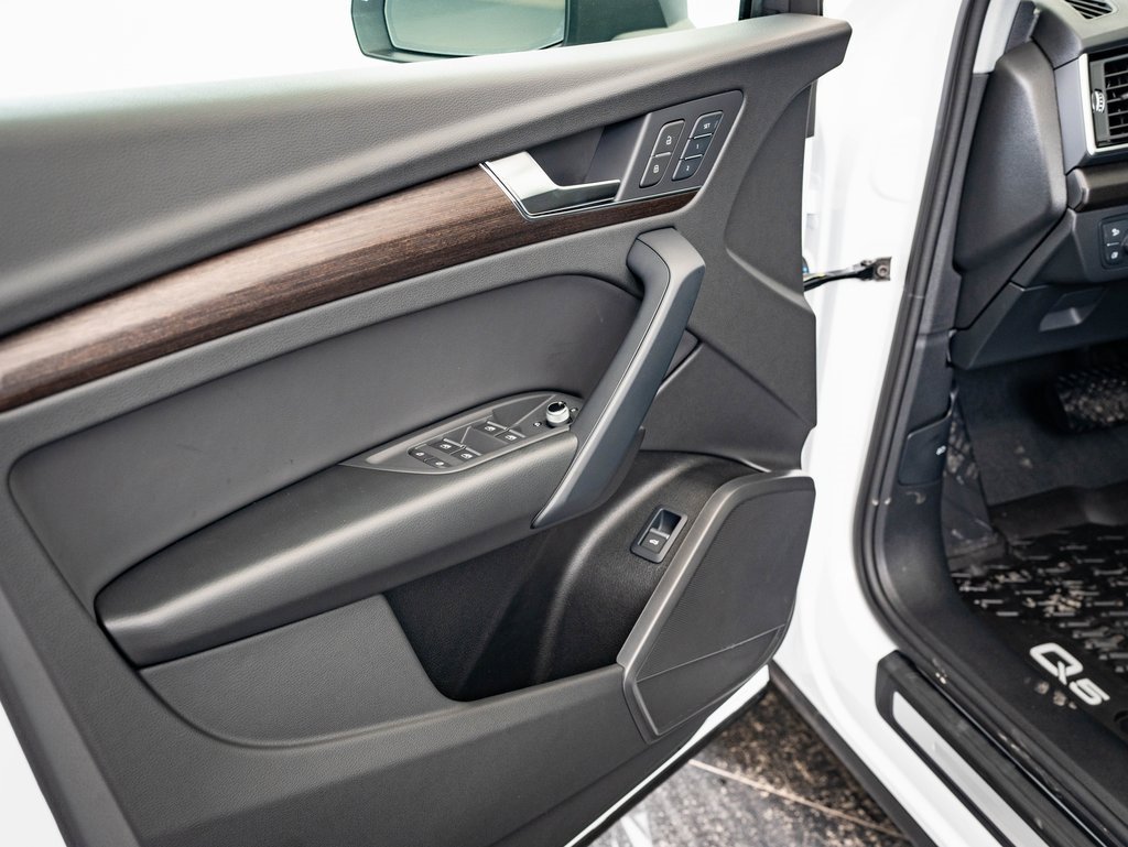 Certified 2025 Audi Q5 2.0T Premium w/ Convenience Plus Package image 24