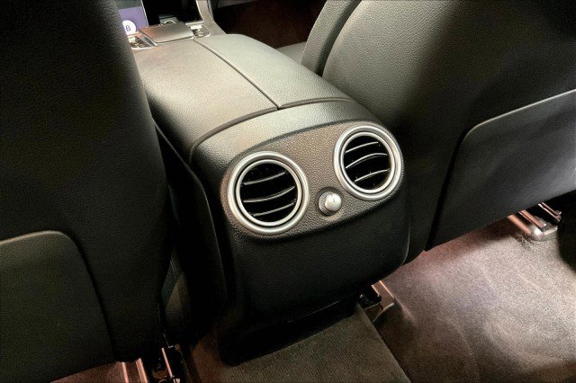 Used 2021 Mercedes-Benz GLC 300 4MATIC w/ Premium Package image 32