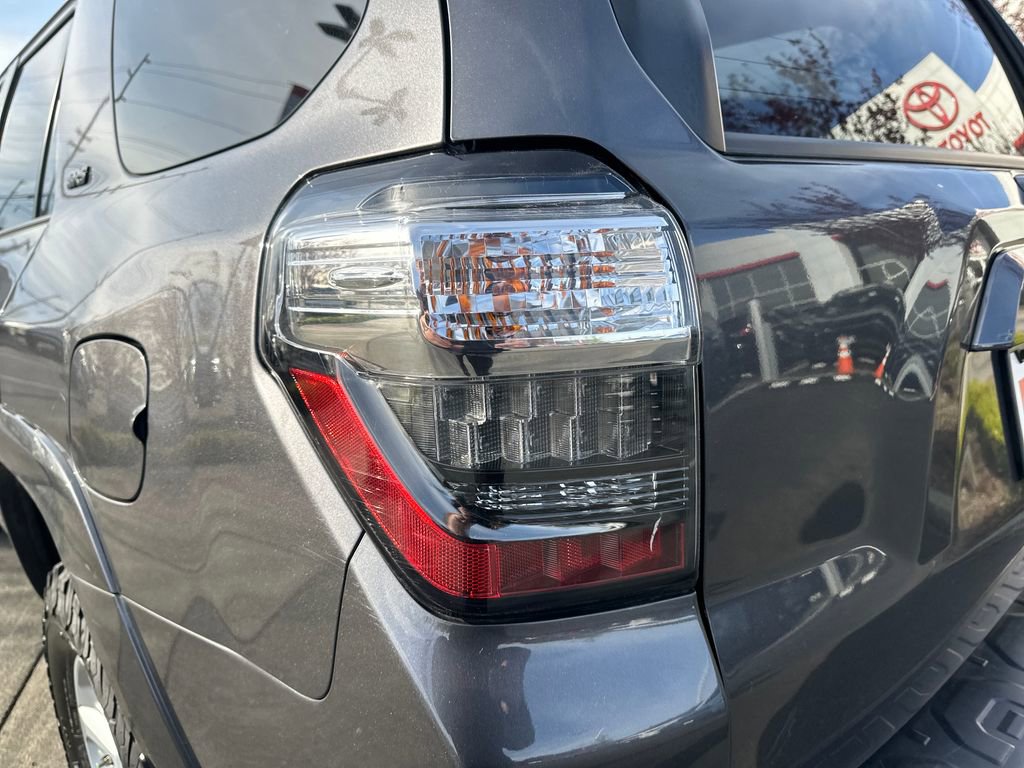 Used 2016 Toyota 4Runner SR5 image 10