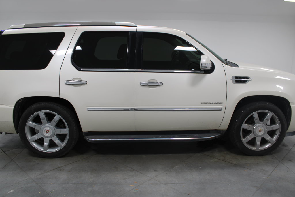 Used 2013 Cadillac Escalade Luxury AWD/4WD image 11