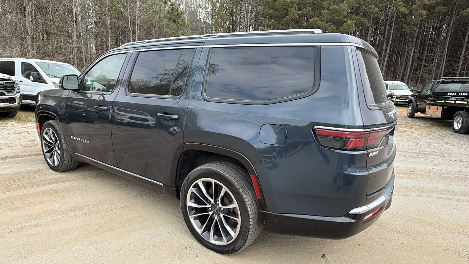 Used 2024 Jeep Wagoneer Series III w/ Premium Group I image 10