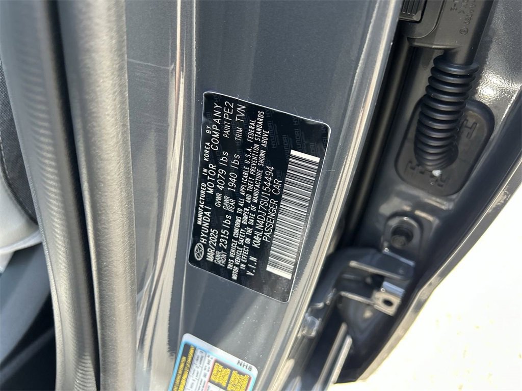 New 2025 Hyundai Elantra Limited image 32