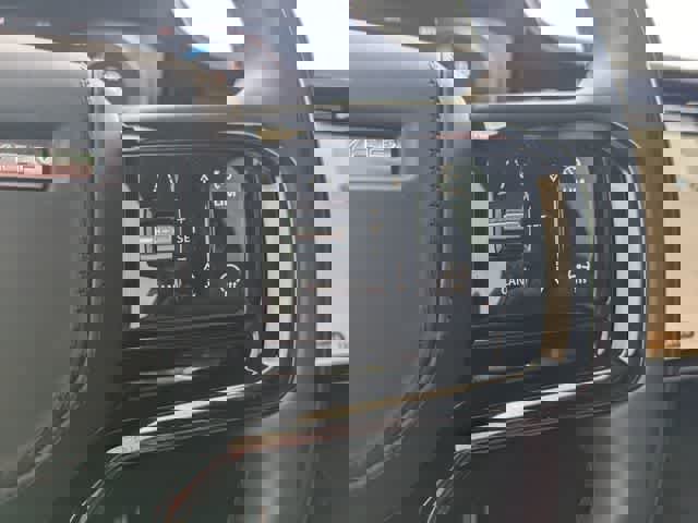 Used 2025 Land Rover Range Rover Sport Dynamic SE image 23