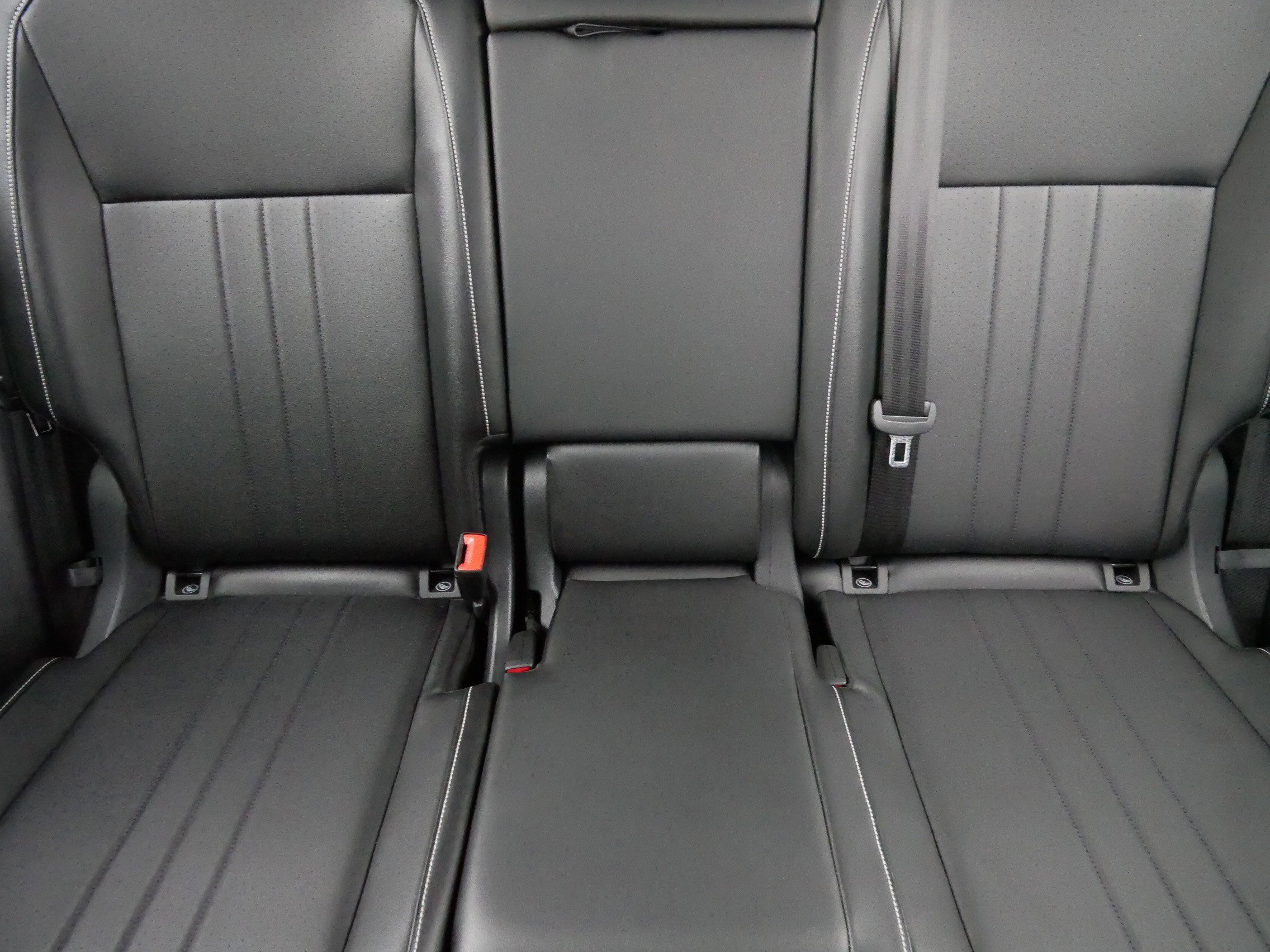 Certified 2024 Volkswagen Tiguan SE R-Line image 13