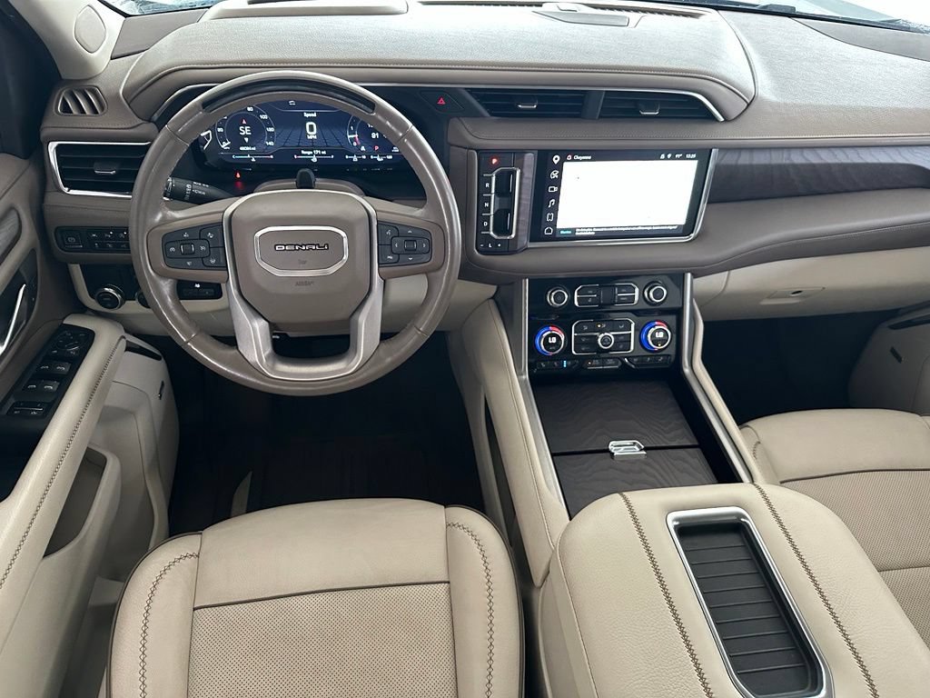 Used 2023 GMC Yukon Denali w/ Denali Reserve Package RWD image 17