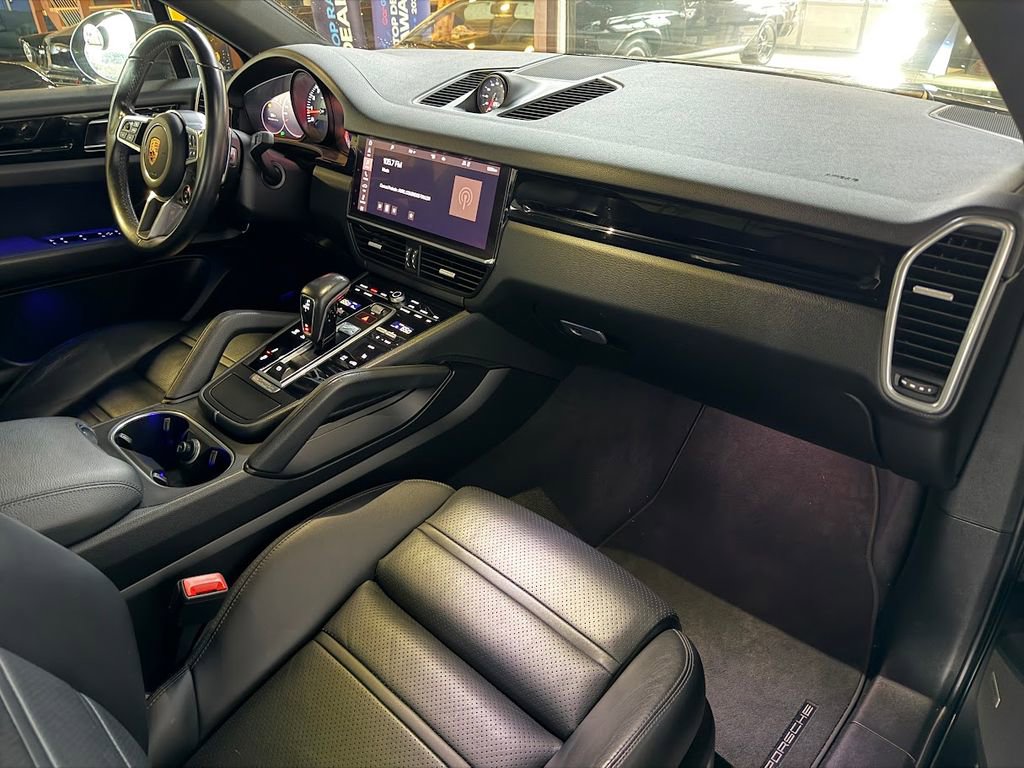 Used 2021 Porsche Cayenne Coupe w/ Premium Package AWD/4WD image 12