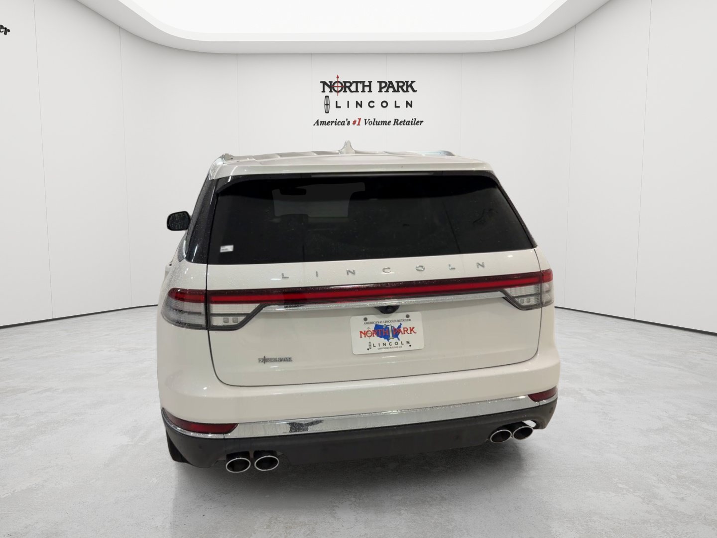 Used 2024 Lincoln Aviator Reserve w/ Elements Package Plus RWD image 4