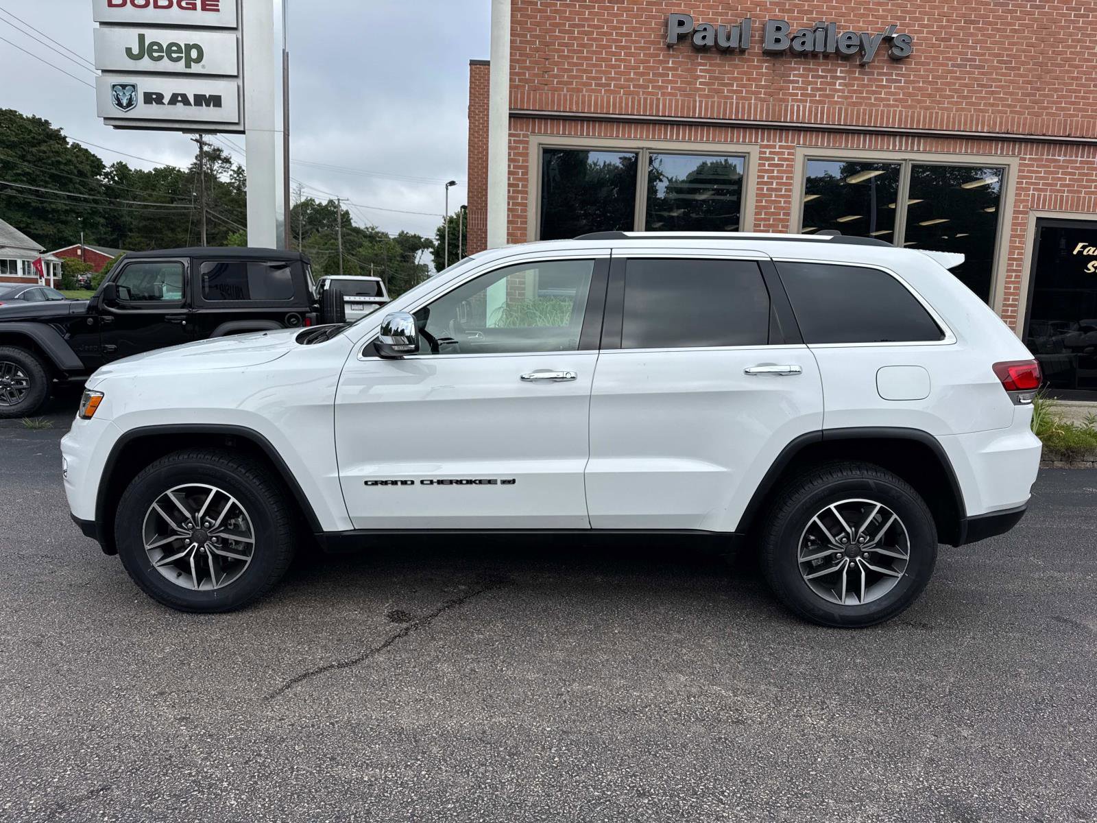 Used 2022 Jeep Grand Cherokee Limited image 7