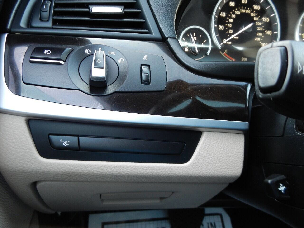 Used 2012 BMW 550i xDrive Sedan image 44