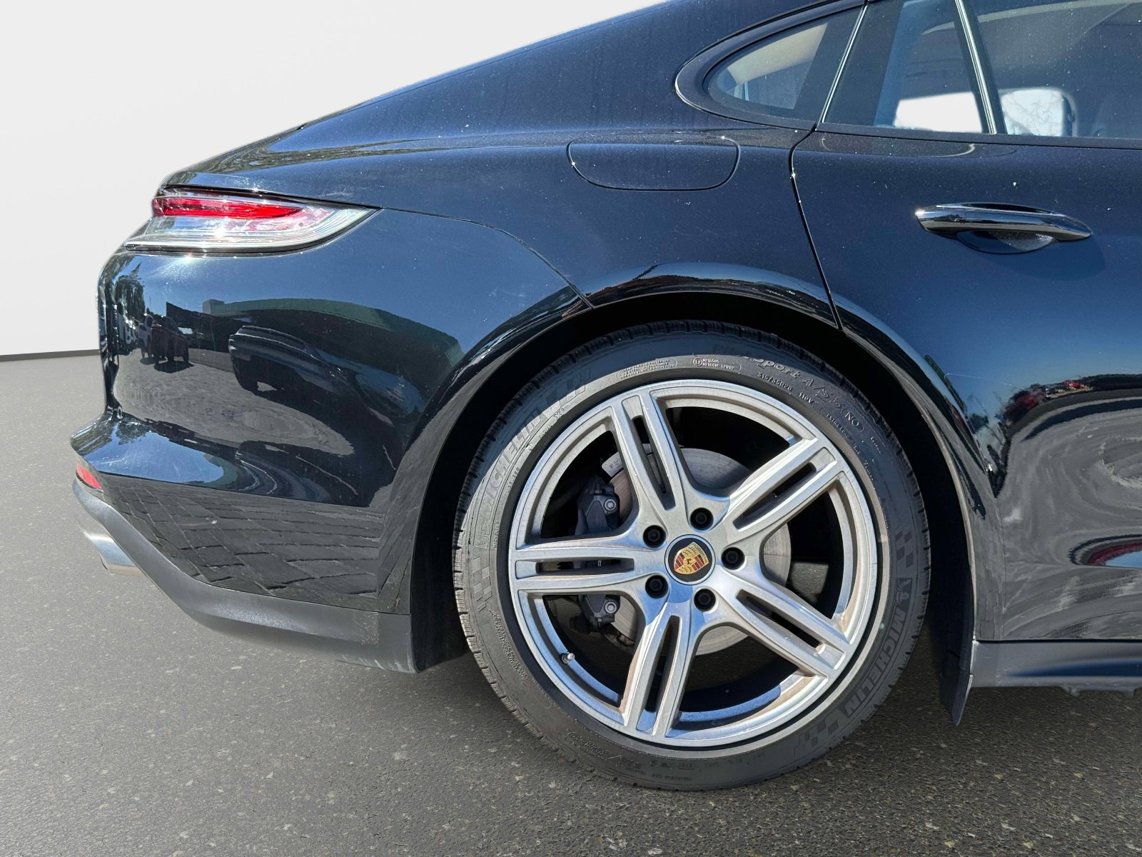 Used 2022 Porsche Panamera 4 image 18