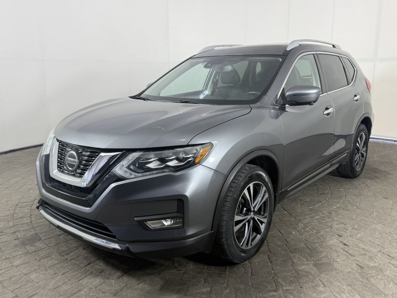 Used 2018 Nissan Rogue SL w/ Premium Package AWD/4WD image 3