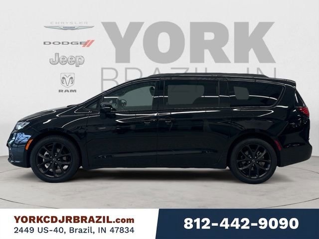 New 2026 Chrysler Pacifica Select w/ S Appearance Package image 2