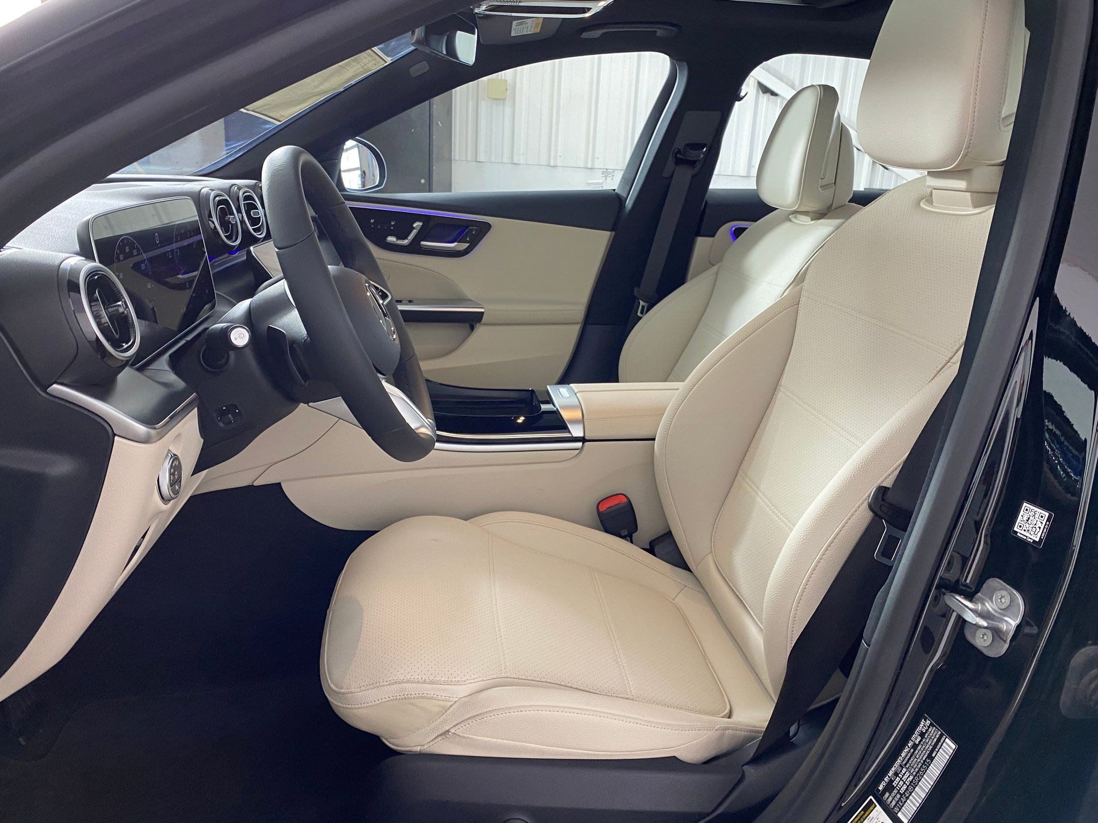 Used 2025 Mercedes-Benz C 300 4MATIC Sedan image 4