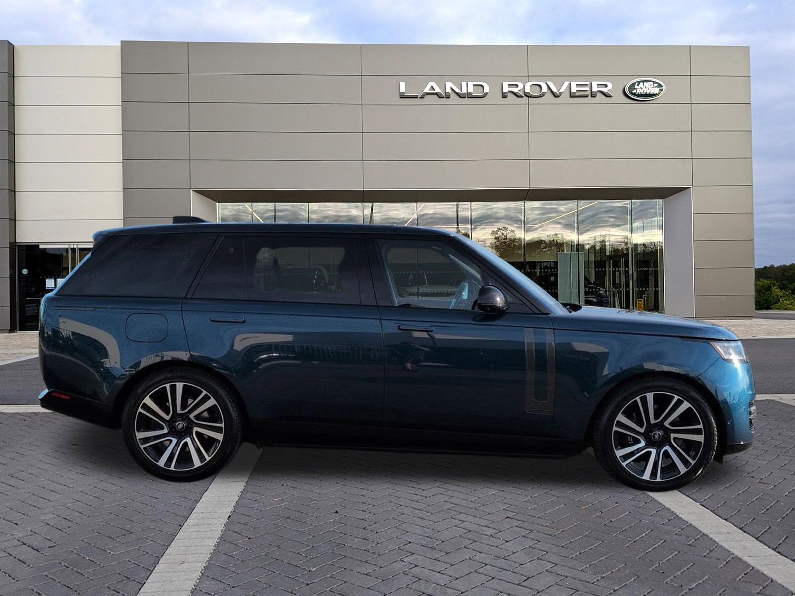 Certified 2023 Land Rover Range Rover Long Wheelbase Autobiography image 4