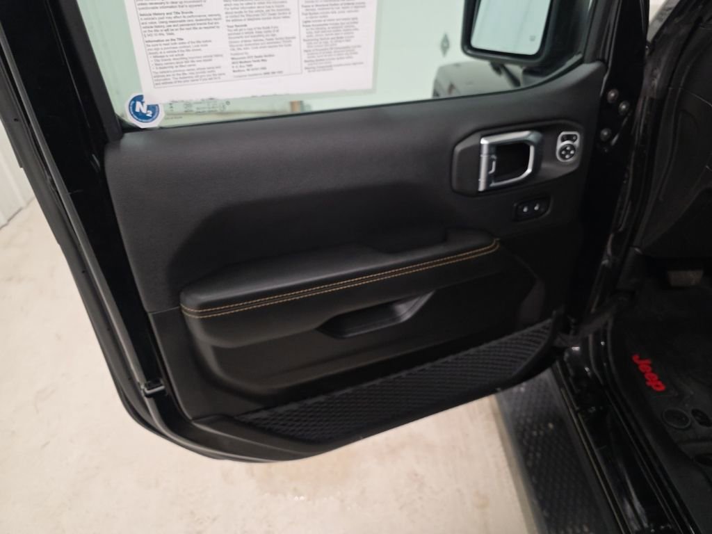 Used 2025 Jeep Wrangler Sahara w/ Technology Group image 11