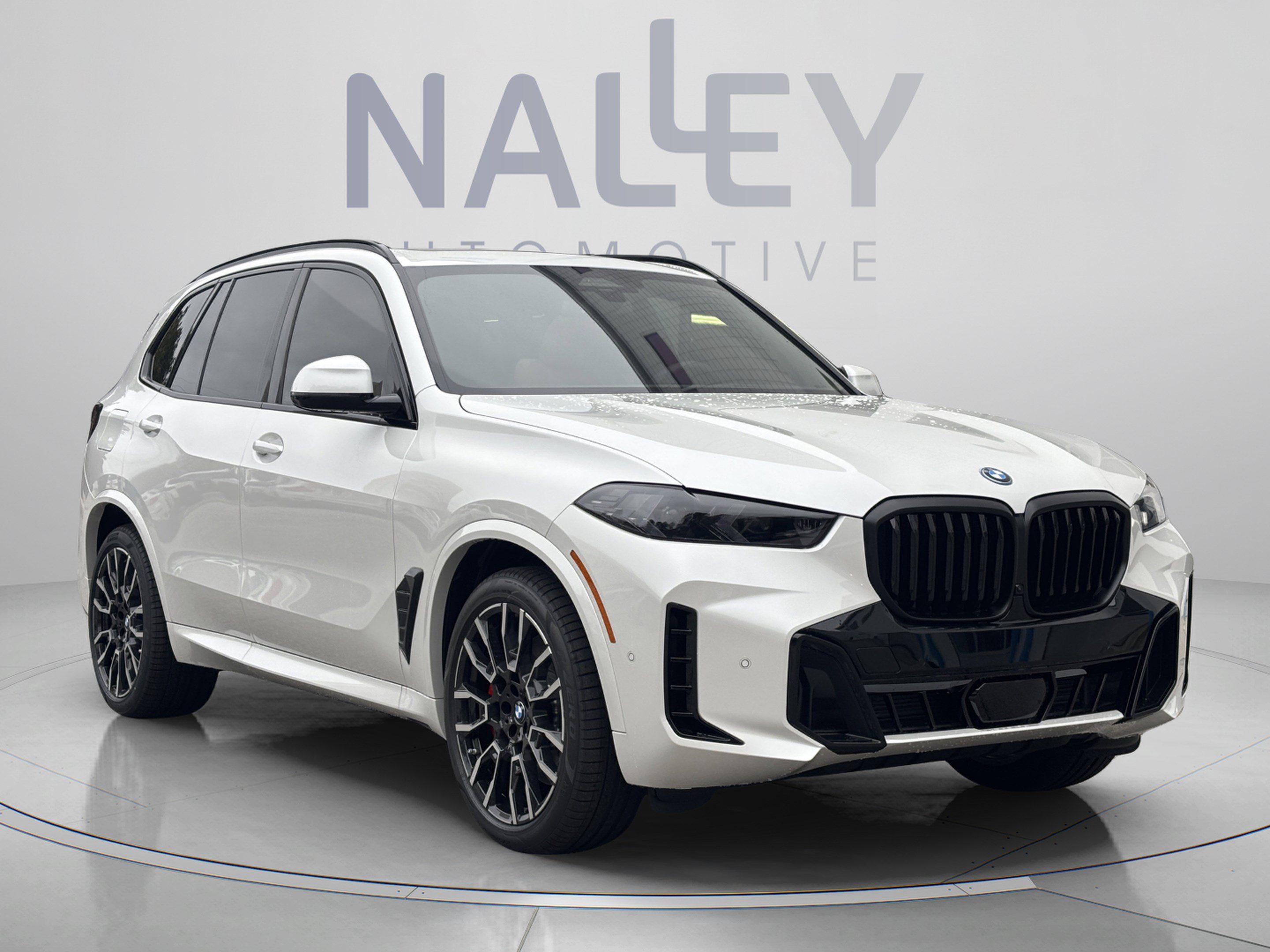 Used 2026 BMW X5 xDrive50e w/ M Sport Package AWD/4WD image 5