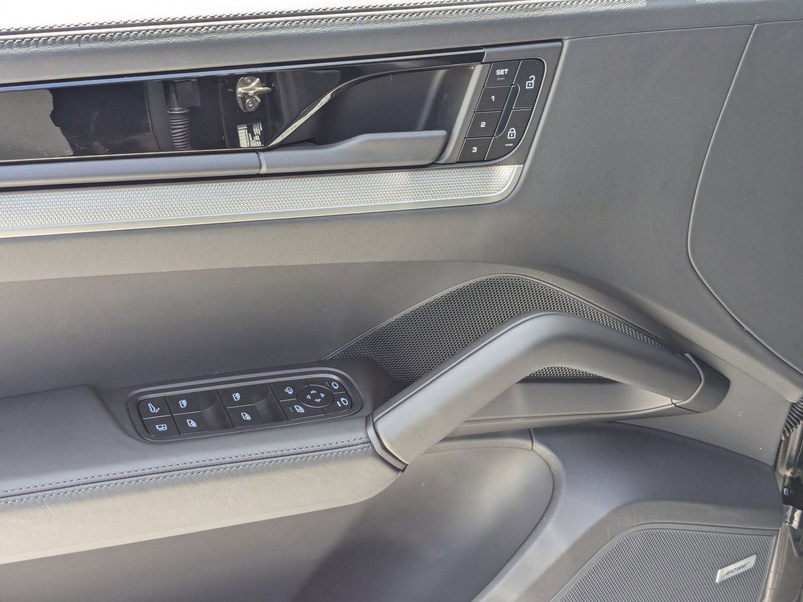 Certified 2025 Porsche Cayenne E-Hybrid image 14