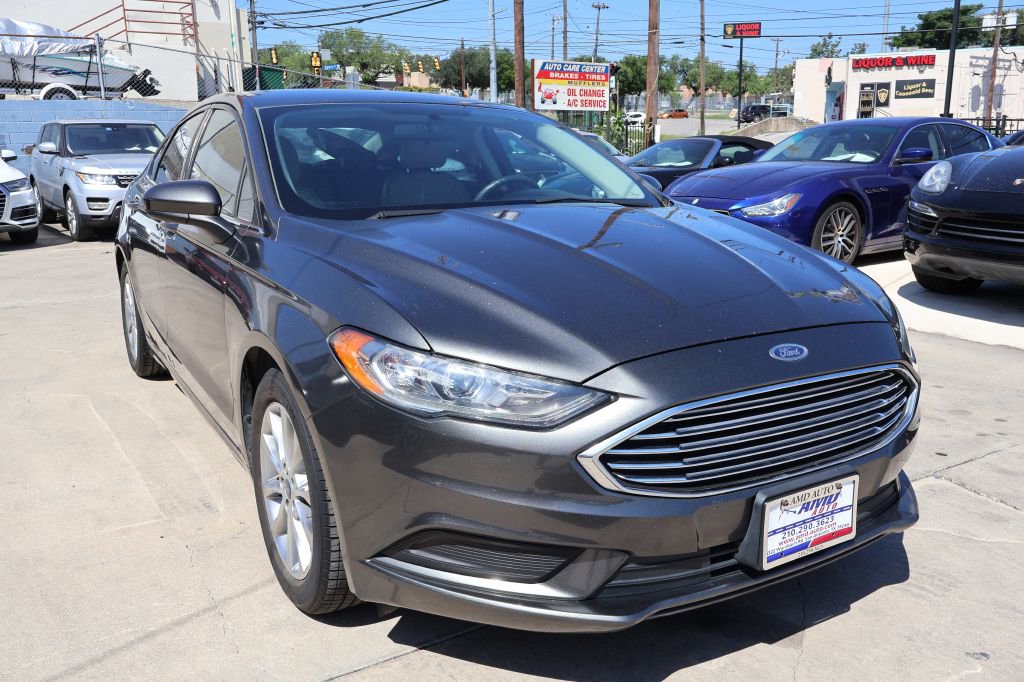 Used 2017 Ford Fusion SE w/ Fusion SE Technology Package FWD image 1