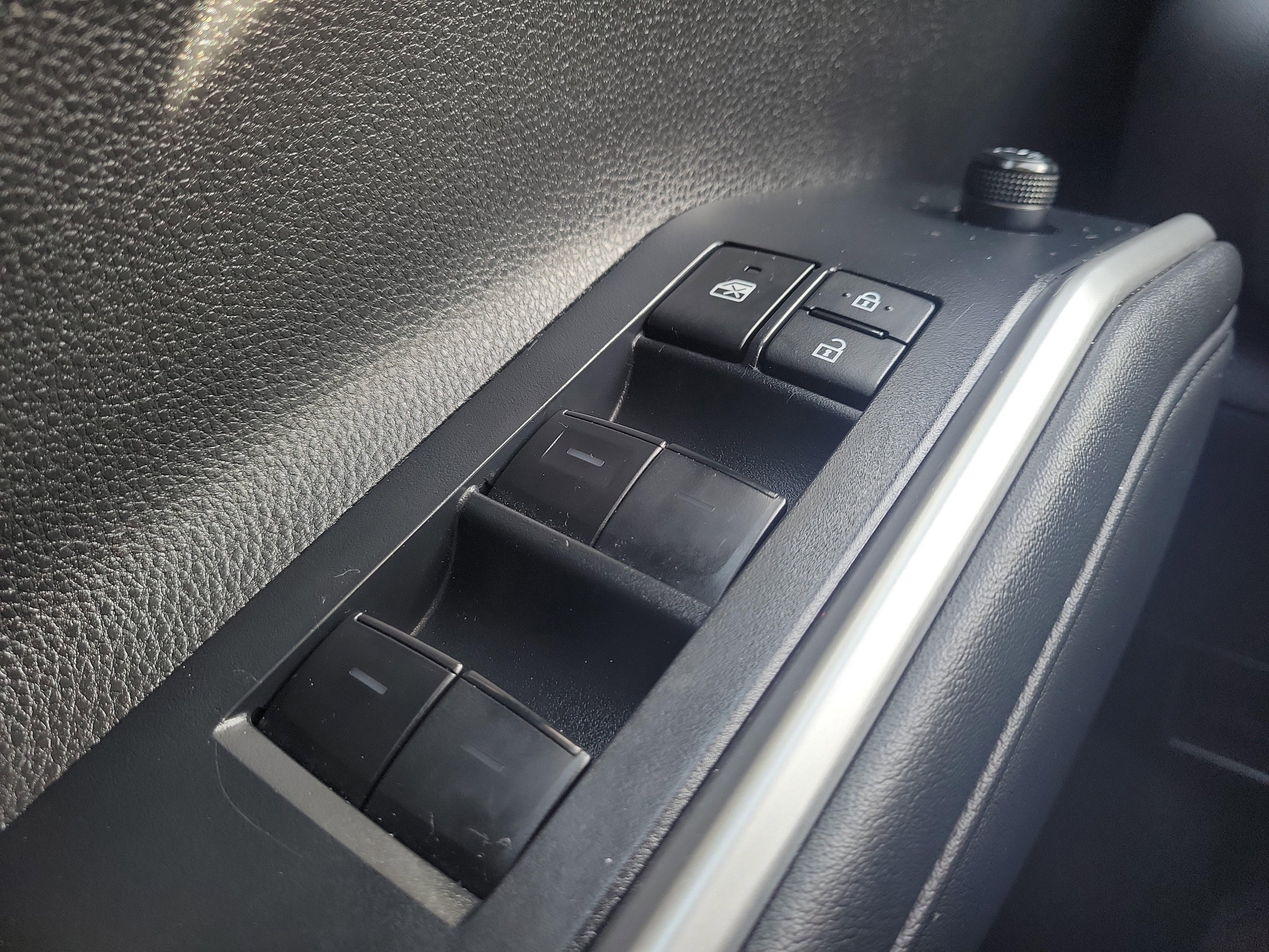 Used 2022 Toyota Highlander XLE image 19