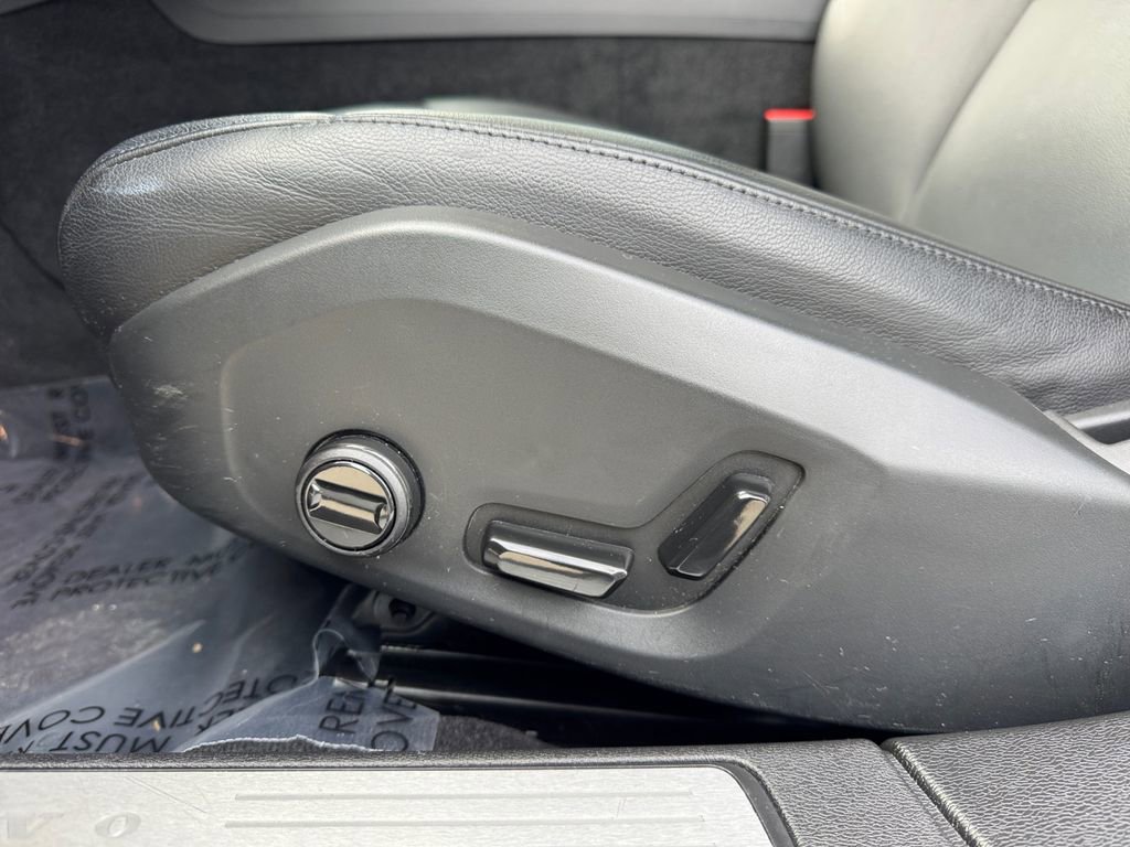 Certified 2025 Volvo S60 B5 Core image 25