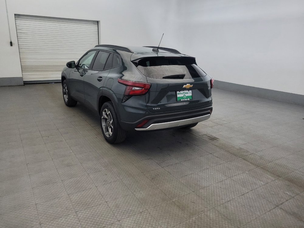 Used 2025 Chevrolet Trax LT FWD image 5