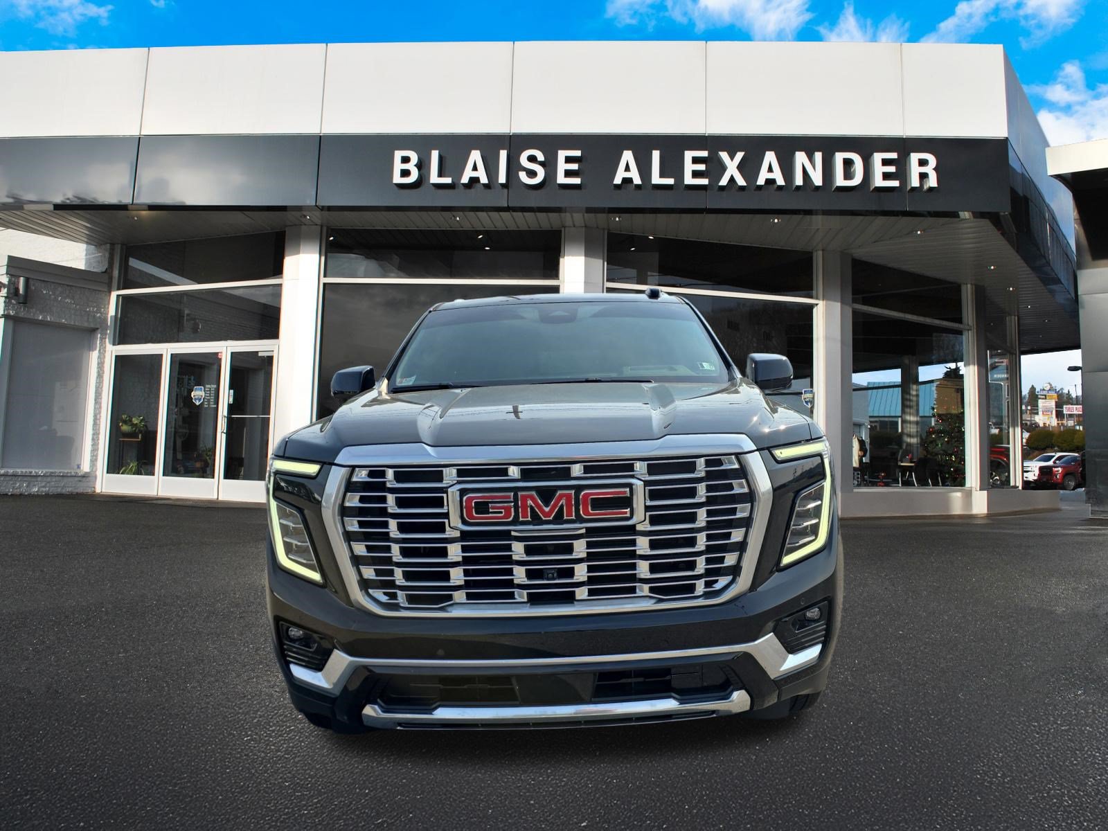 Used 2025 GMC Yukon XL Denali w/ Denali Reserve Package AWD/4WD image 10