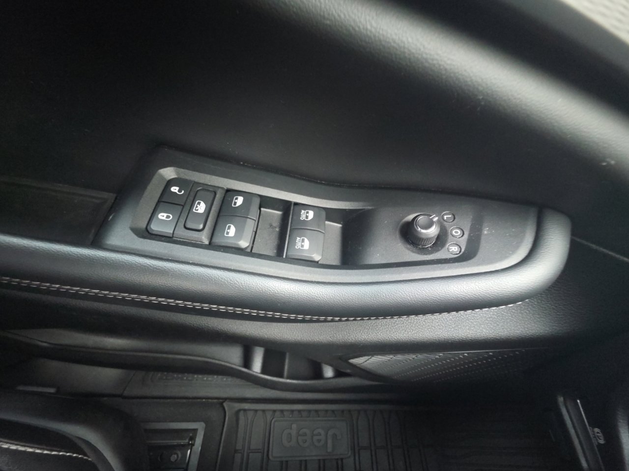 Used 2024 Jeep Grand Cherokee L Laredo RWD image 34