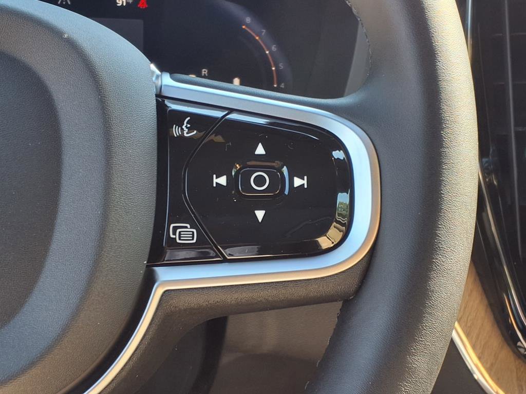 New 2026 Volvo XC60 B5 Plus w/ Protection Package Premier image 20