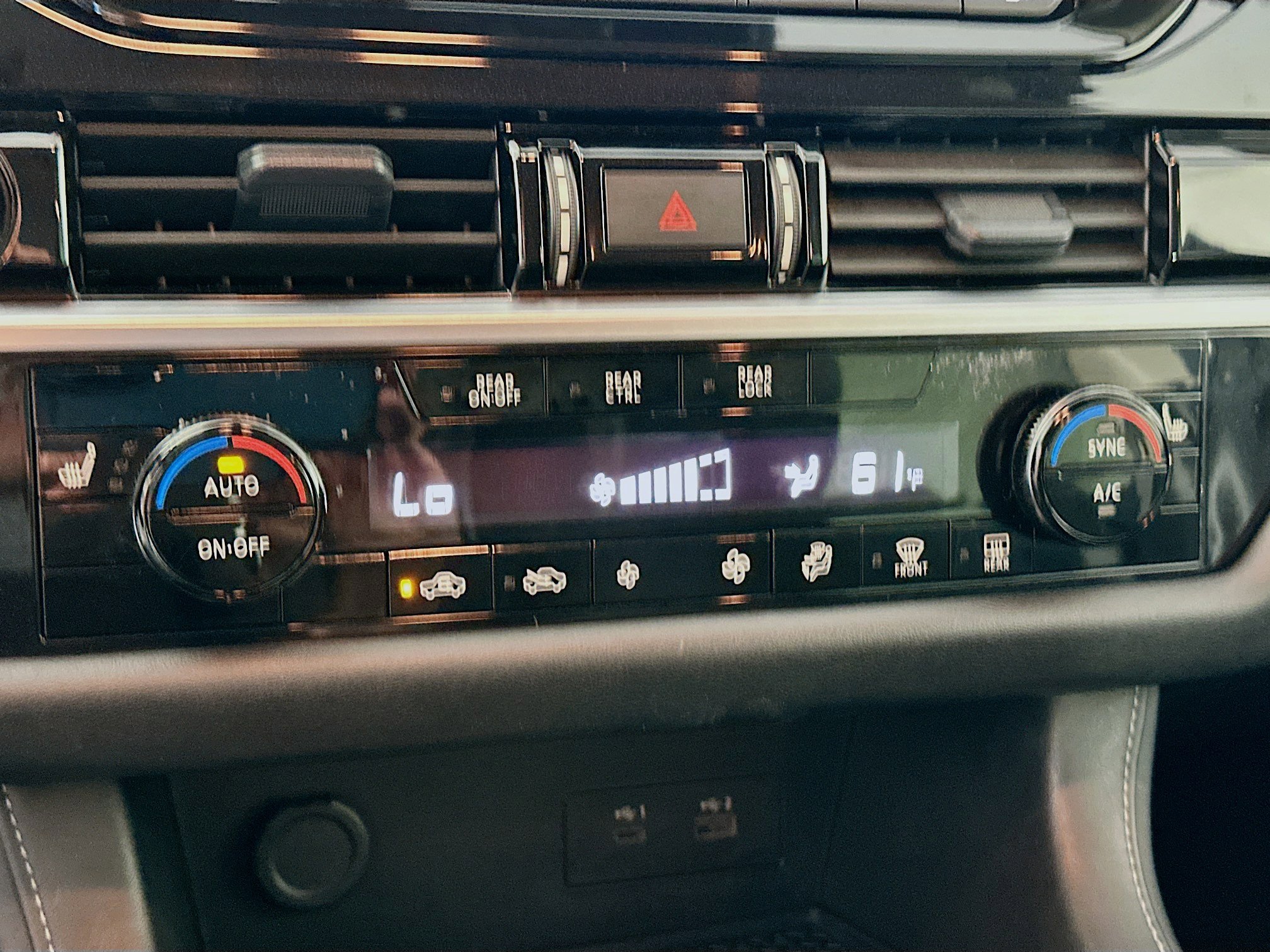 Used 2024 Nissan Pathfinder SV image 23