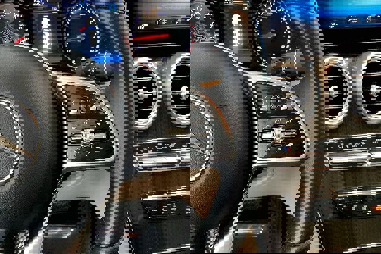 Used 2022 Mercedes-Benz GLC 300 image 22