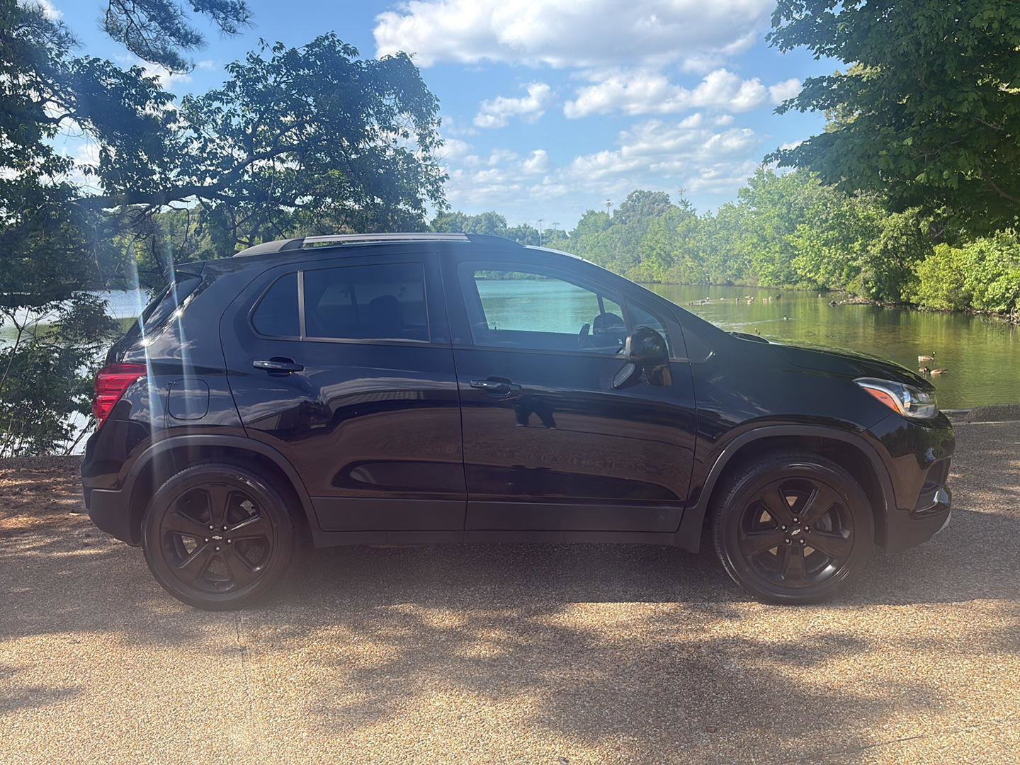 Used 2018 Chevrolet Trax Premier w/ Midnight Edition FWD image 3