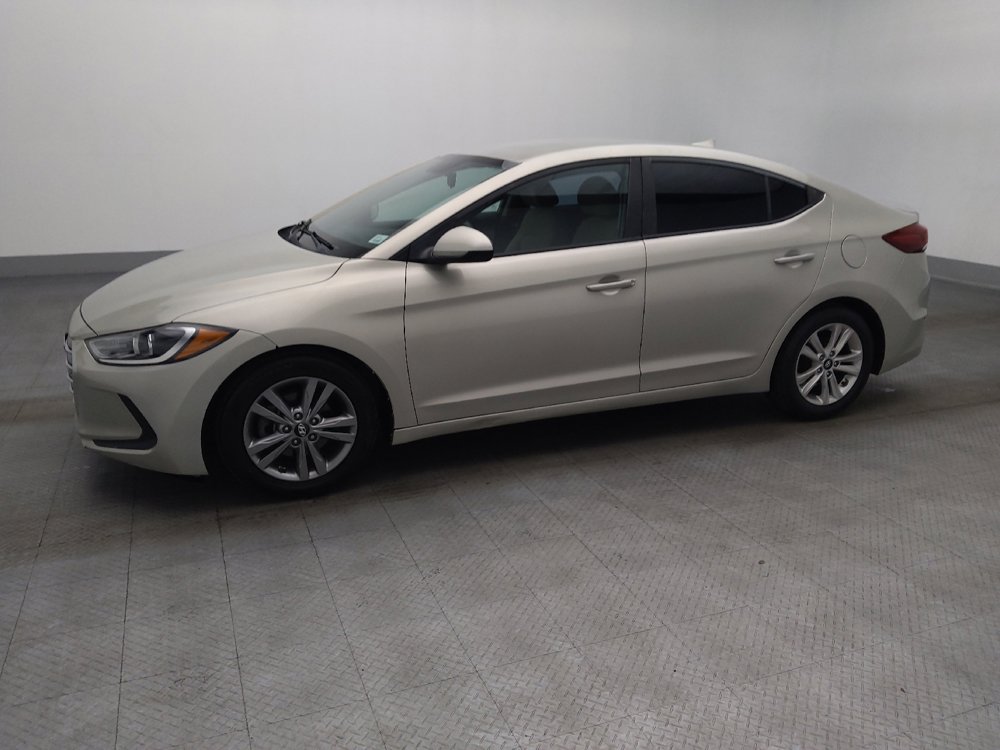Used 2017 Hyundai Elantra SE image 2